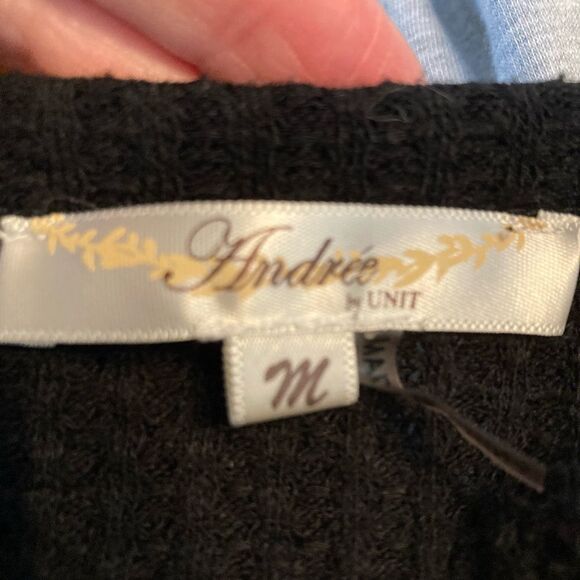 Andree by Unit waffle knit top w/amazing floral embroidery cozy oversized - Picture 8 of 10